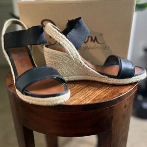 Black espadrilles wedges for comfort and style!